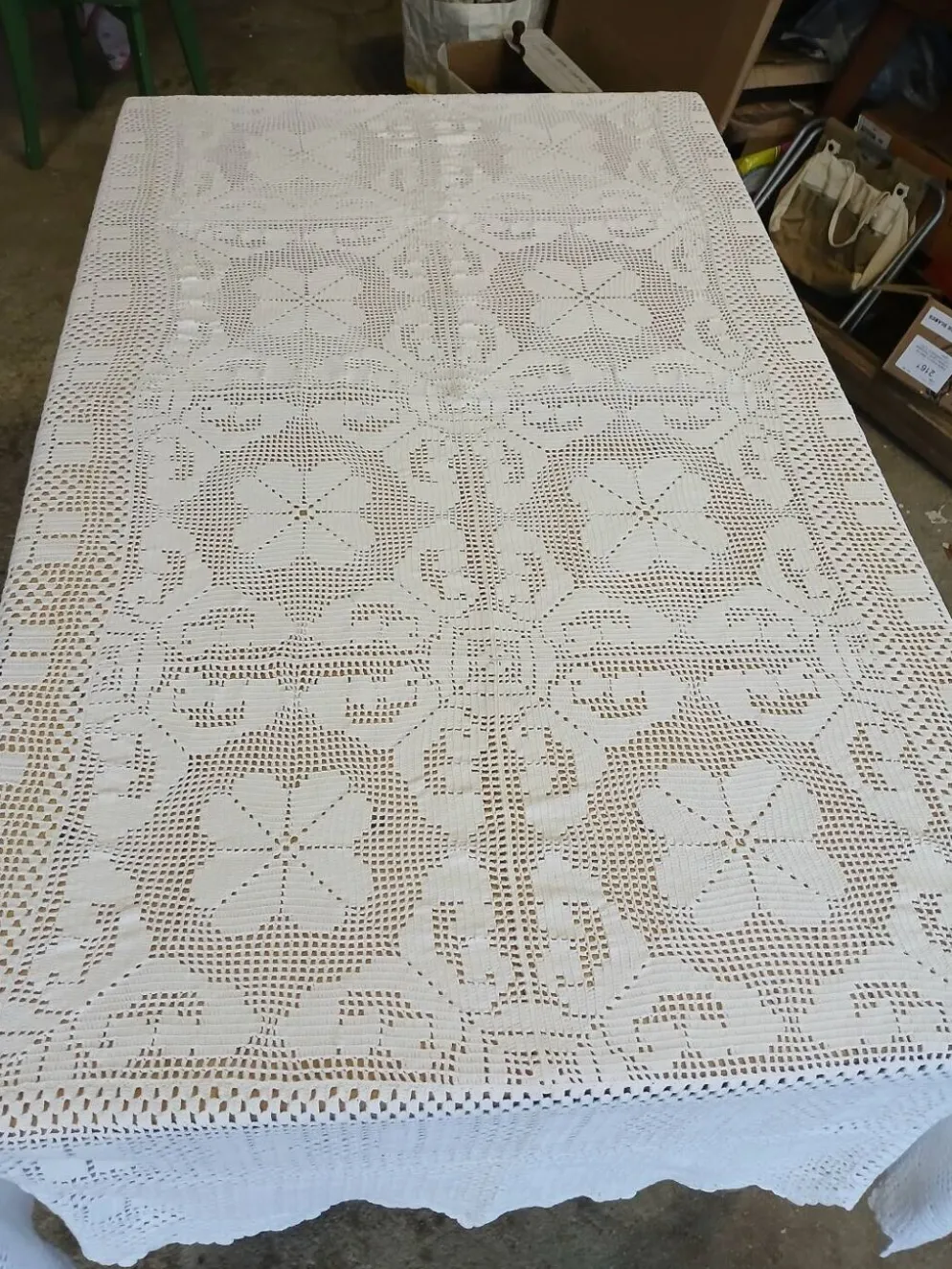 Dessus de lit / nappe / rideau ancien en crochet