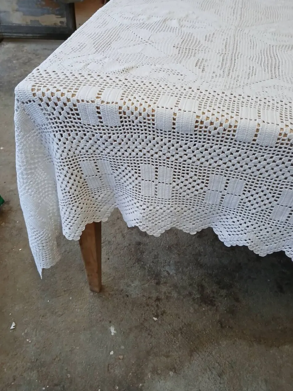 Dessus de lit / nappe / rideau ancien en crochet