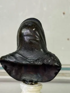 Deux bustes en bronze dans le goût de l’antique, XVIIIème siècle