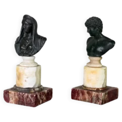 Deux bustes en bronze dans le goût de l’antique, XVIIIème siècle