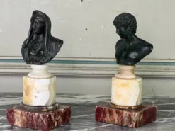 Deux bustes en bronze dans le goût de l’antique, XVIIIème siècle