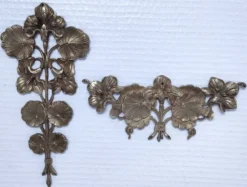 Deux ornements bronze mobilier décor floral début XXème