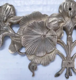 Deux ornements bronze mobilier décor floral début XXème