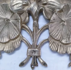 Deux ornements bronze mobilier décor floral début XXème