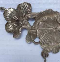 Deux ornements bronze mobilier décor floral début XXème