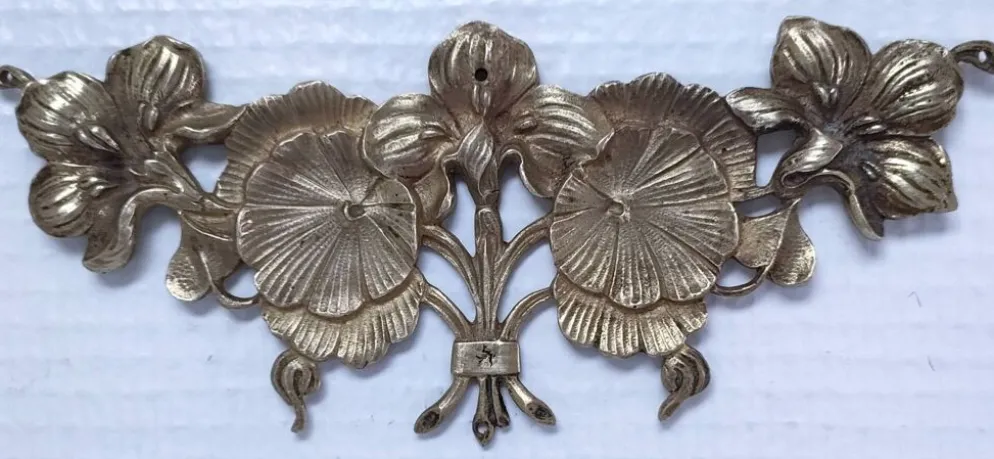 Deux ornements bronze mobilier décor floral début XXème