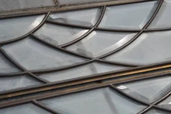 Deux vitraux en verre biseauté et laiton