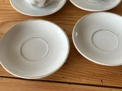 Dinette en faïence, 4 tasses et 4 sous-tasses