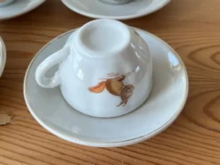 Dinette en faïence, 4 tasses et 4 sous-tasses