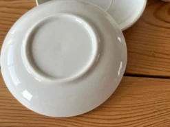 Dinette en faïence, 4 tasses et 4 sous-tasses