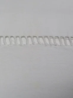 Drapé ancien brodé monogramme initiales D B