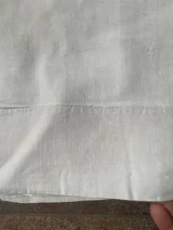 Drap ancien en coton et lin monogramme M B avec jour Venise