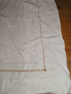Drap ancien en lin ou métis à 3 rangées de jours avec retours