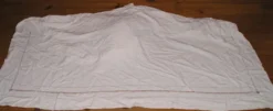 Drap ancien en lin ou métis à 3 rangées de jours avec retours