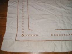 Drap ancien en lin ou métis à 2 rangées de jours avec retours