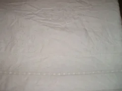 Drap ancien en lin ou métis à 3 rangées de jours avec retour