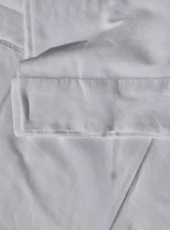 Drap ancien en métis, monogrammé FS avec jour Venise