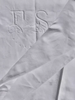 Drap ancien en métis, monogrammé FS avec jour Venise