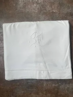 Drap ancien monogramme BF