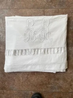 Drap ancien monogramme LR en lin et coton brodé