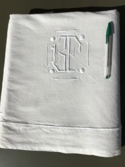 Drap BF broderie bourdon relief pastilles