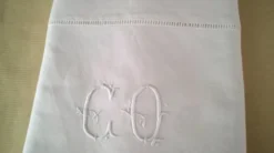 Drap de dessus en coton blanc monogrammé "CQ" 2 x 3 m