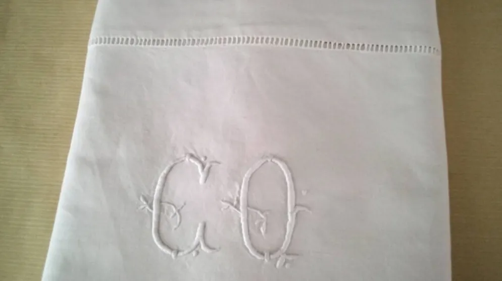 Drap de dessus en coton blanc monogrammé "CQ" 2 x 3 m