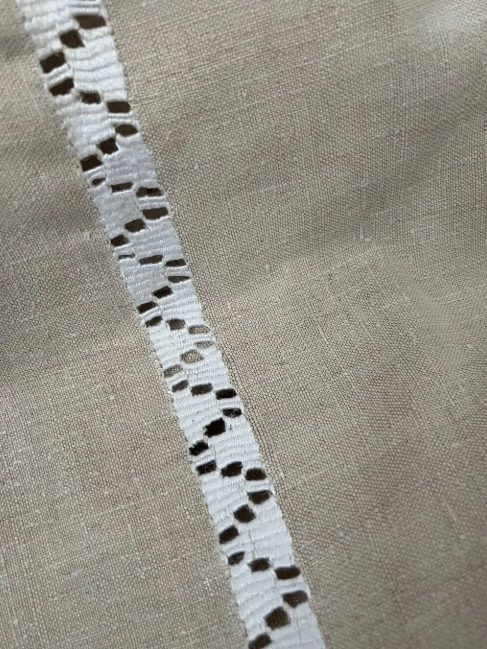 Drap en lin brodé avec monogramme MR