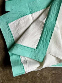 Drap et taies d'oreiller Descamps en coton vert et blanc ☐ 240 x 340 cm