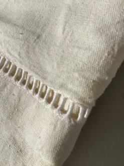 Drap neuf brodé RC en métis à jour Venise