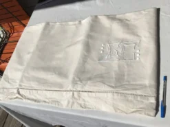 Drap neuf brodé RC en métis à jour Venise