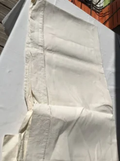Drap neuf brodé RC en métis à jour Venise