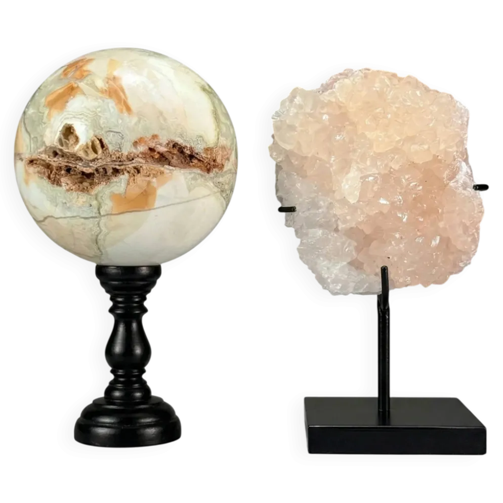 Duo décoratif — Sphère en calcite bandée (onyx marbre) & cristal de calcite sur socles