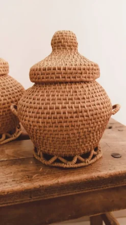 Duo de paniers vintage en vannerie artisanale • Pièces décoratives