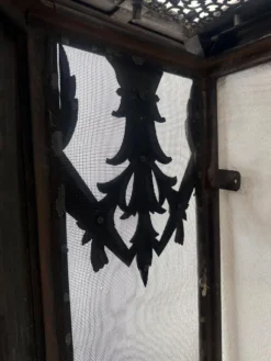 Ecran de cheminée d'angle en laiton attr. à Dagobert Peche