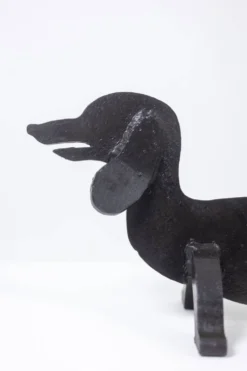 Edouard Shenck. Paire de chenêts zoomorphes en fer forgé. Années 1950.