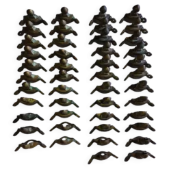 48 Embouts de fixation triangulaire pour barre de tapis d'escalier. Bronze, 19ème