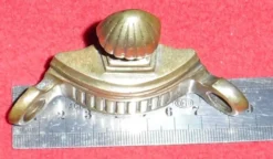 48 Embouts de fixation triangulaire pour barre de tapis d'escalier. Bronze, 19ème