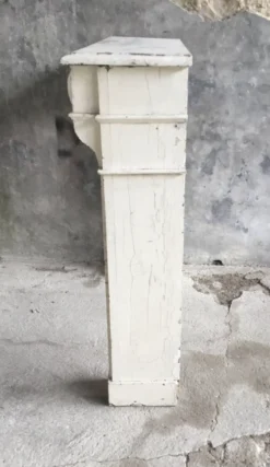 Encadrement de cheminée en bois peinture d’origine debut XXe