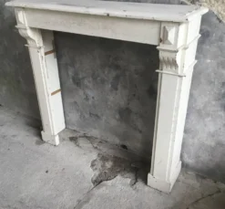 Encadrement de cheminée en bois peinture d’origine debut XXe