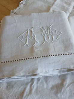 Ensemble ancien drap plat et 2 taies d'oreiller