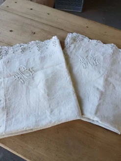 Ensemble ancien drap plat et 2 taies d'oreiller