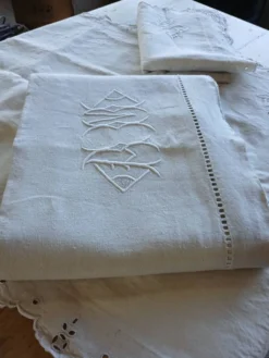 Ensemble ancien drap plat et 2 taies d'oreiller