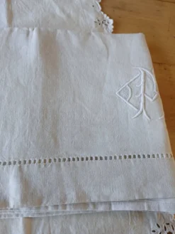 Ensemble ancien drap plat et 2 taies d'oreiller