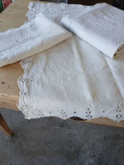 Ensemble ancien drap plat et 2 taies d'oreiller