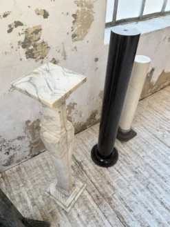 Ensemble 4 colonnes ou socles en marbre