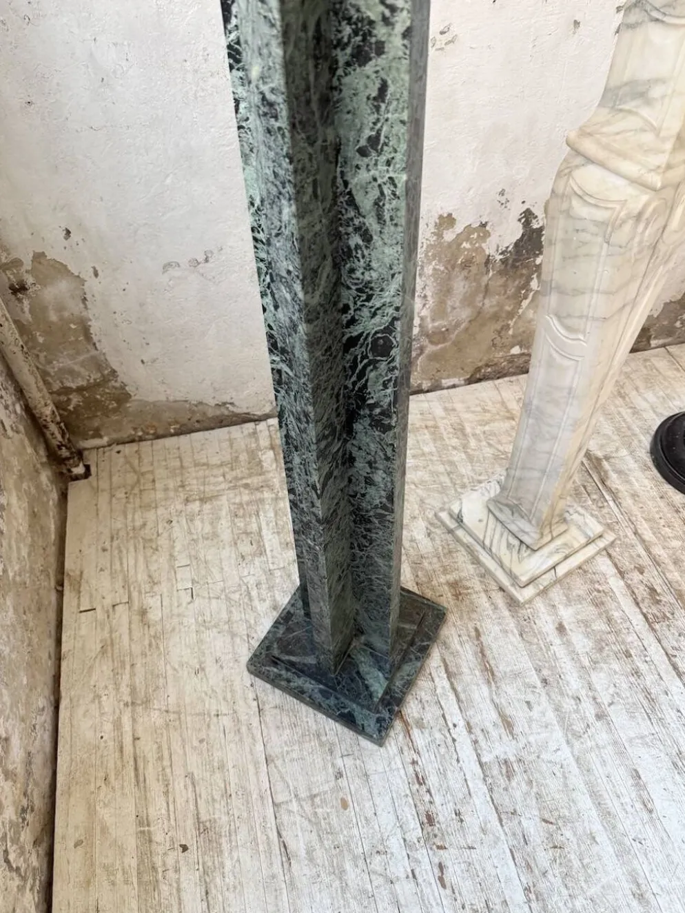 Ensemble 4 colonnes ou socles en marbre