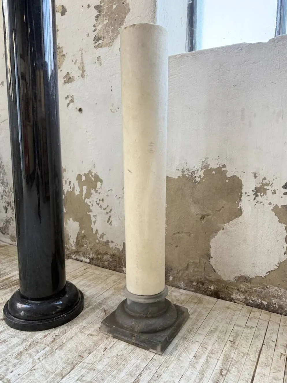 Ensemble 4 colonnes ou socles en marbre