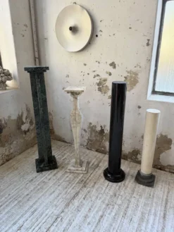 Ensemble 4 colonnes ou socles en marbre