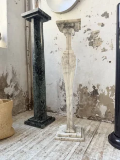 Ensemble 4 colonnes ou socles en marbre